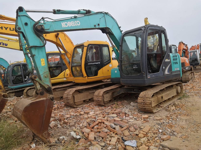 挖掘機專業護航,神鋼售后服務為您排除一切隱患